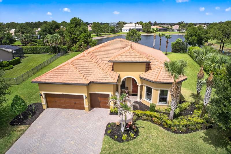 3 bedroom Single Family Residence at 941 SW Sea Green Street, Sand Trail (Aka Copperleaf), Palm City — photo 2