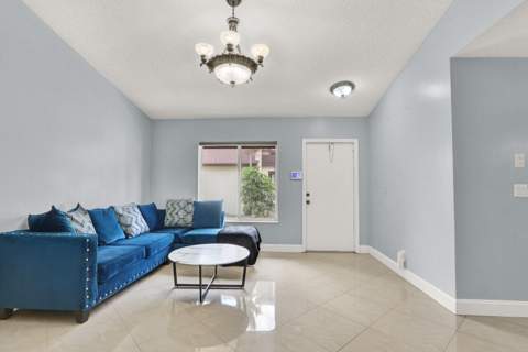 5272 Bosque Lane #31, West Palm Beach FL - photo 8 of 25