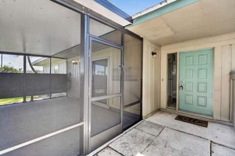 3911 NW Cinnamon Tree Circle, Jensen Beach FL - photo 6 of 42