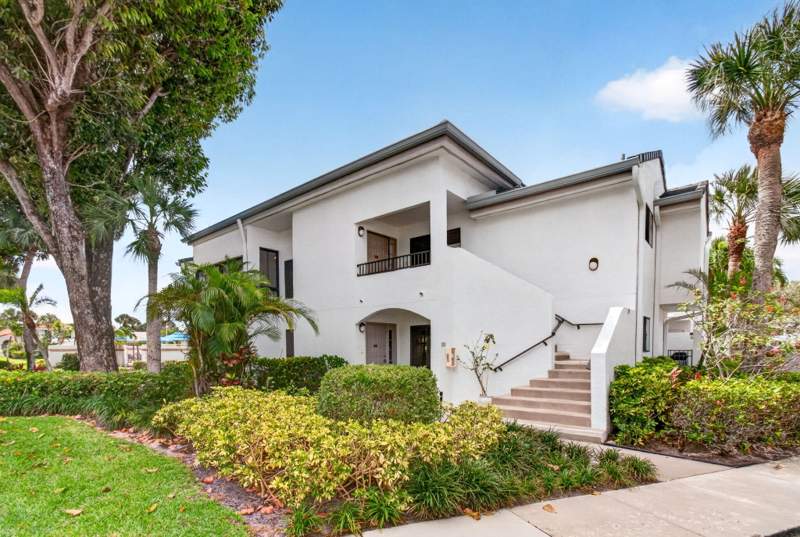 2 bedroom Condominium at 7485 Glendevon Lane #1105, Gleneagles Condo I, Delray Beach — photo 2
