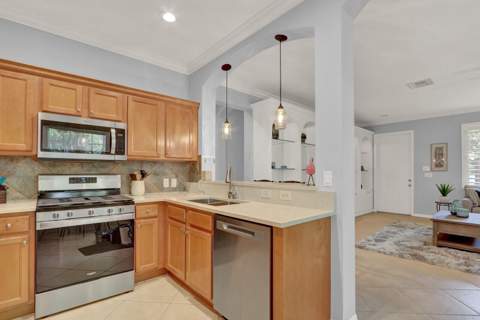 196 Evergrene Parkway, Palm Beach Gardens FL - photo 15 of 32