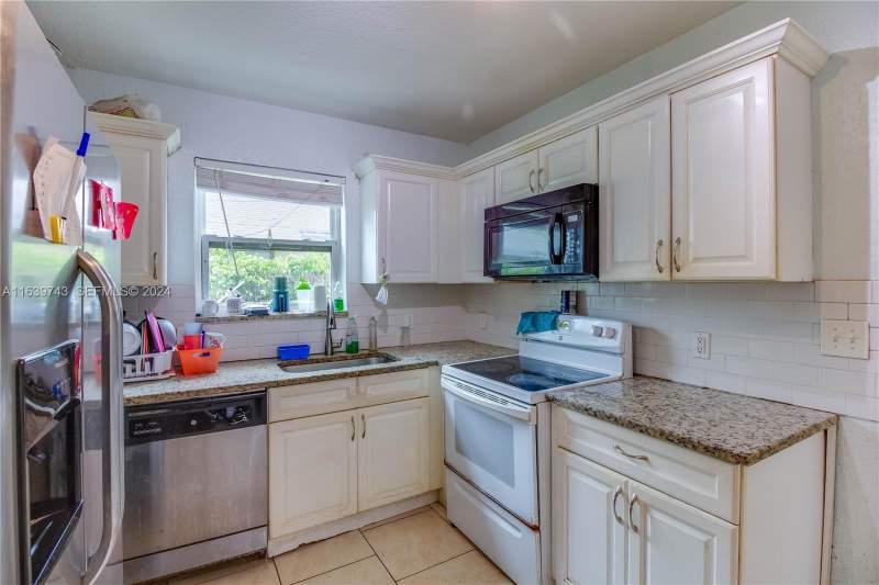 3 bedroom Single Family Residence at 322 N C Street, Lake Worth Town Of, Lake Worth Beach — photo 4