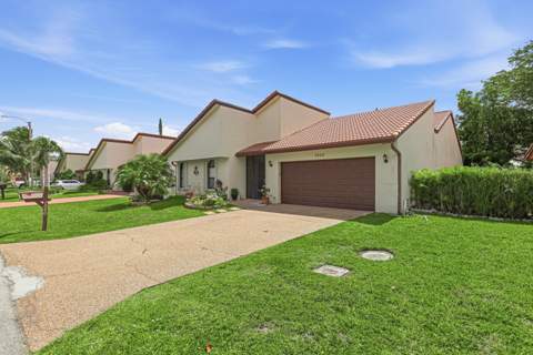 7040 Golf Pointe Circle, Tamarac FL - photo 6 of 45