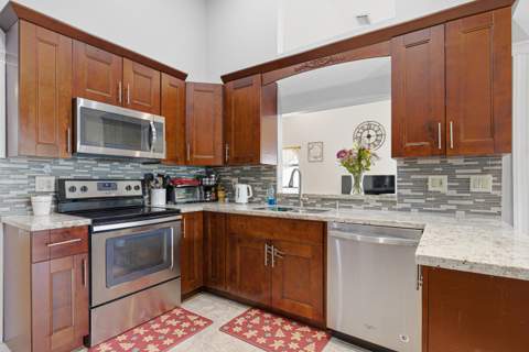 7040 Golf Pointe Circle, Tamarac FL - photo 10 of 45