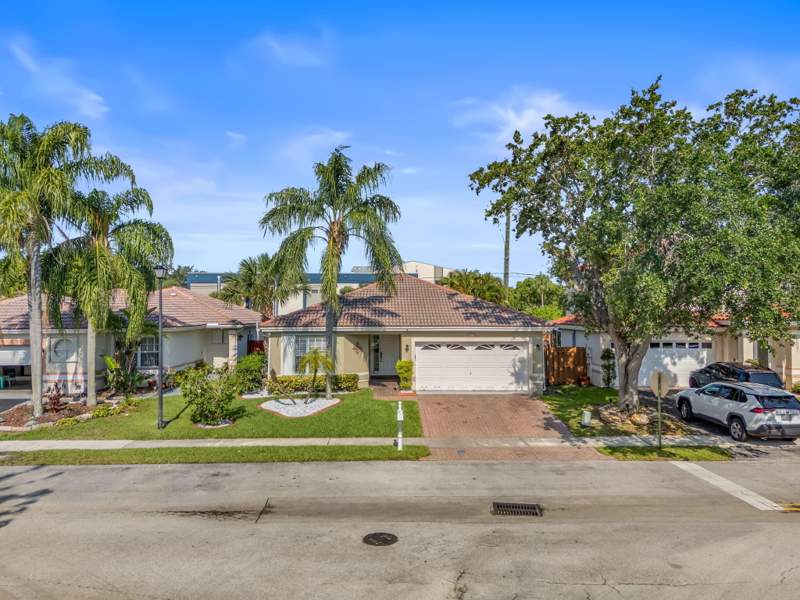 3 bedroom Single Family Residence at 2540 NW 80th Avenue, Holiday Springs Village Sec Two, Margate — photo 2