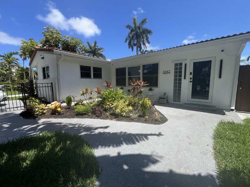 3 bedroom Single Family Residence at 1042 Tyler Street, Hollywood Lakes Sec 1-32, Hollywood — photo 1