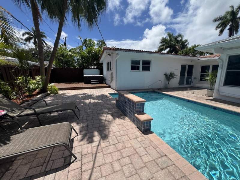 3 bedroom Single Family Residence at 1042 Tyler Street, Hollywood Lakes Sec 1-32, Hollywood — photo 2