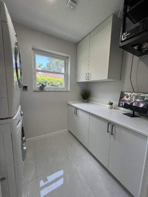 1042 Tyler Street, Hollywood FL - photo 10 of 15