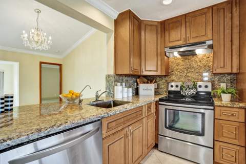 2105 SW 17th Circle, Deerfield Beach FL - photo 10 of 99