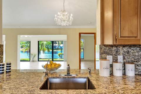 2105 SW 17th Circle, Deerfield Beach FL - photo 16 of 99