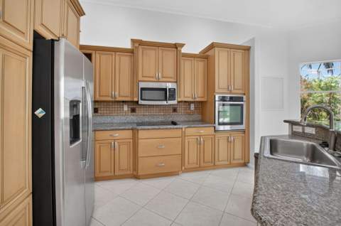 7035 Vivaldi Lane, Delray Beach FL - photo 10 of 46
