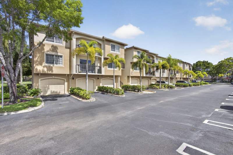2 bedroom Condominium at 800 S Crestwood Ct Court #809, Grand View At Crestwood Condo, Royal Palm Beach — photo 2