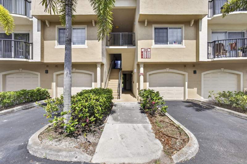 2 bedroom Condominium at 800 S Crestwood Ct Court #809, Grand View At Crestwood Condo, Royal Palm Beach — photo 3