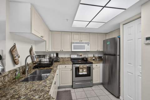 800 S Crestwood Ct Court #809, Royal Palm Beach FL - photo 19 of 55