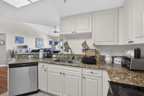 800 S Crestwood Ct Court #809, Royal Palm Beach FL - photo 22 of 55