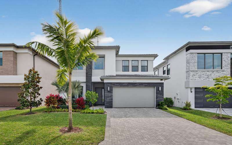 4 bedroom Single Family Residence at 8252 Essex Country Club Drive, Boca Raton Golf Course Pud, Boca Raton — photo 2