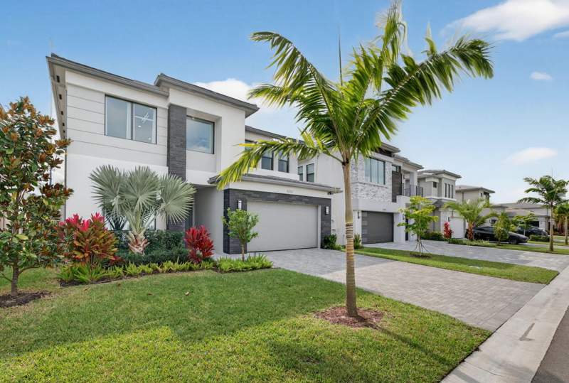 4 bedroom Single Family Residence at 8252 Essex Country Club Drive, Boca Raton Golf Course Pud, Boca Raton — photo 3