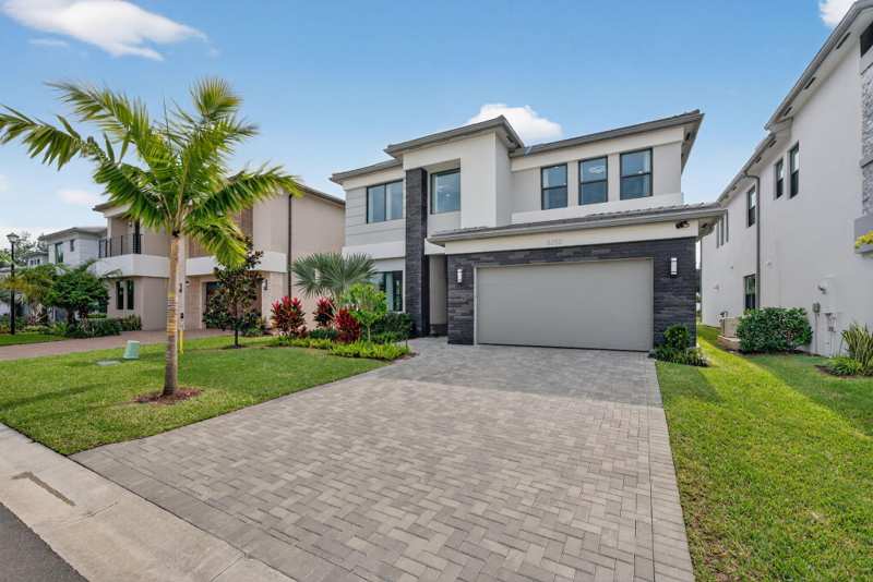 4 bedroom Single Family Residence at 8252 Essex Country Club Drive, Boca Raton Golf Course Pud, Boca Raton — photo 1