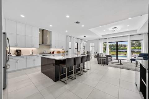 8252 Essex Country Club Drive, Boca Raton FL - photo 10 of 75