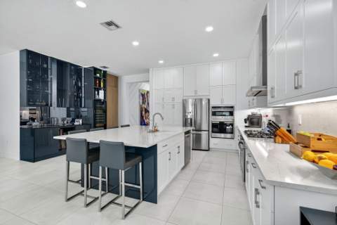 8252 Essex Country Club Drive, Boca Raton FL - photo 13 of 75