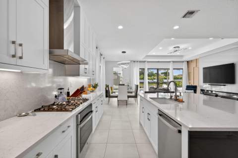 8252 Essex Country Club Drive, Boca Raton FL - photo 14 of 75