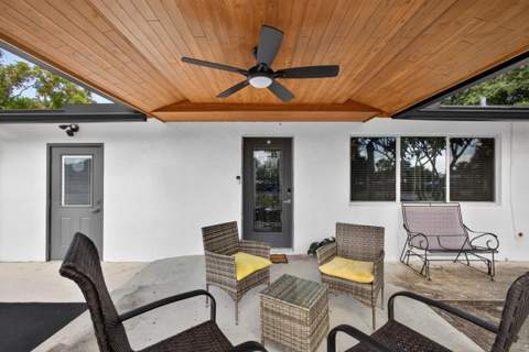 5500 West Place, Mangonia Park FL - photo 9 of 64