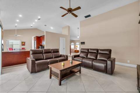 895 NW 110th Lane, Coral Springs FL - photo 16 of 37