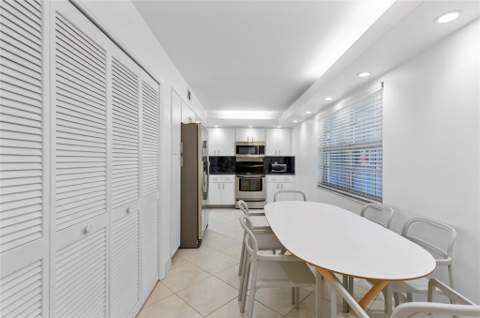 4240 Oaks Terrace #105, Pompano Beach FL - photo 6 of 23