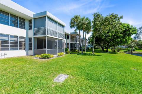 4240 Oaks Terrace #105, Pompano Beach FL - photo 9 of 23