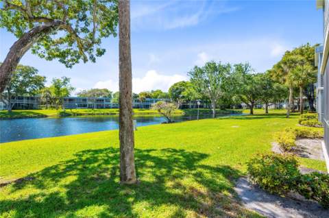 4240 Oaks Terrace #105, Pompano Beach FL - photo 10 of 23