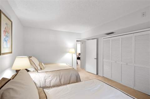 4240 Oaks Terrace #105, Pompano Beach FL - photo 20 of 23