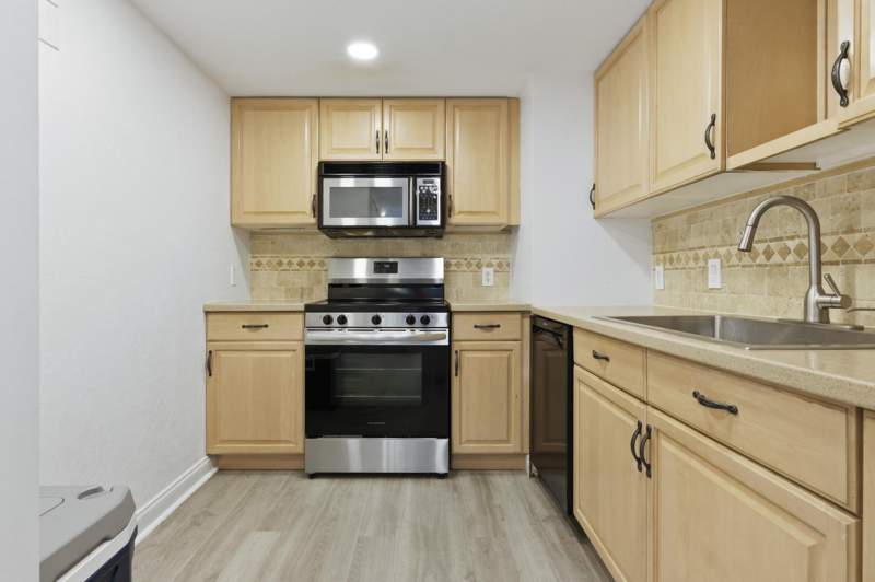 2 bedroom Condominium at 5600 N Flagler Drive #1605, Palm Beach House Condo, West Palm Beach — photo 4