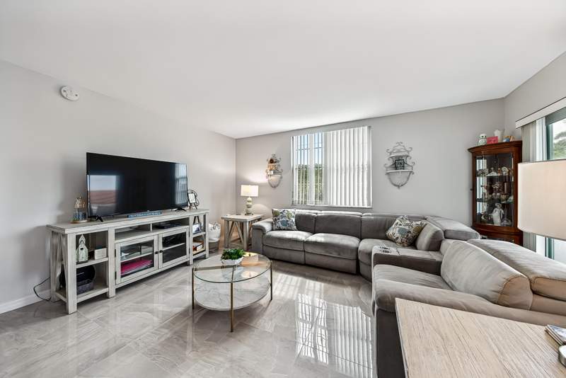 2 bedroom Condominium at 6000 NE 22nd Way #3a, Imperial Point Condo, Fort Lauderdale — photo 2