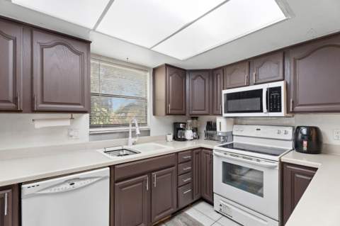5900 Flatrock Road, West Palm Beach FL - photo 8 of 36