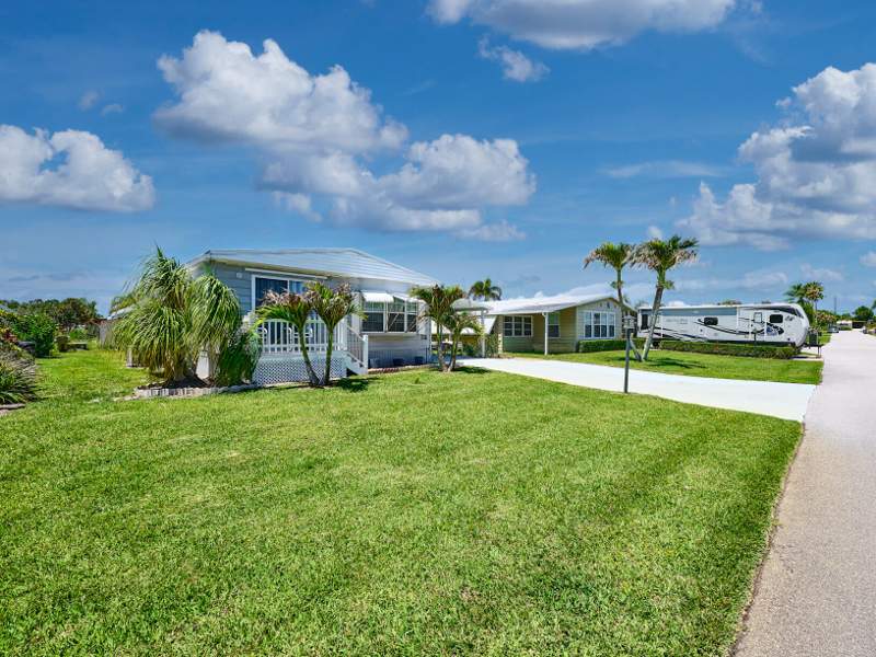 2 bedroom Manufactured Home at 6977 SE Delegate Street, Cambridge At Heritage Ridge, Hobe Sound — photo 2