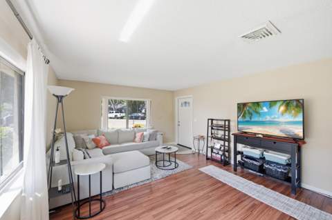 10222 Pine Drive, Boynton Beach FL - photo 7 of 36