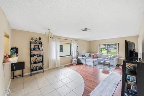10222 Pine Drive, Boynton Beach FL - photo 8 of 36