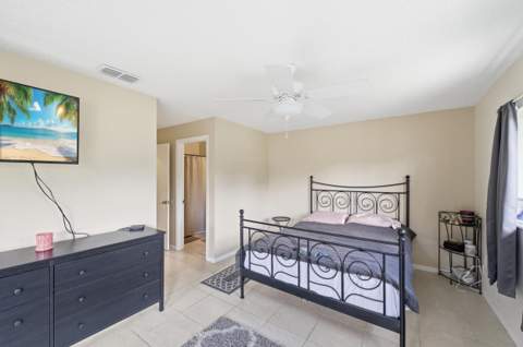 10222 Pine Drive, Boynton Beach FL - photo 12 of 36
