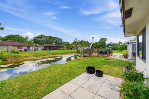 10222 Pine Drive, Boynton Beach FL - photo 22 of 36