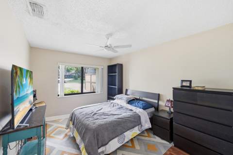 10222 Pine Drive, Boynton Beach FL - photo 17 of 36