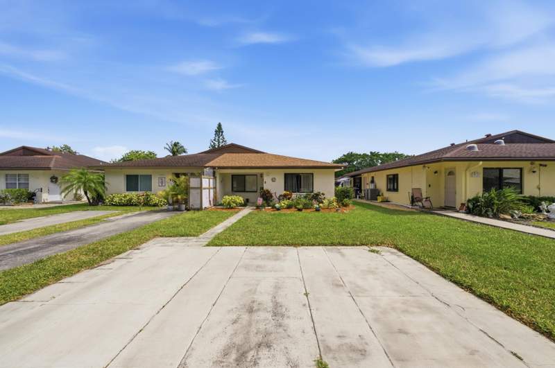 2 bedroom Villa at 10222 Pine Drive, Cedar Point 3, Boynton Beach — photo 5