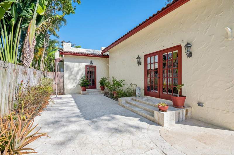 3 bedroom Single Family Residence at 704 SE 8th Street, Rio Vista C J Hectors Resub, Fort Lauderdale — photo 2