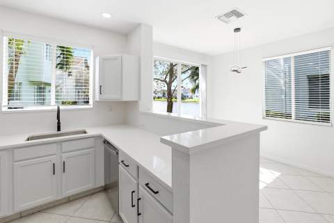 3068 Laurel Ridge Circle, Riviera Beach FL - photo 9 of 32