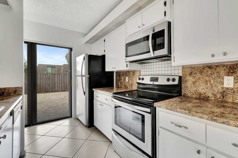 2 bedroom Townhouse at 311 3rd Way, Village Of Sandalwood Lakes 1, West Palm Beach — photo 1