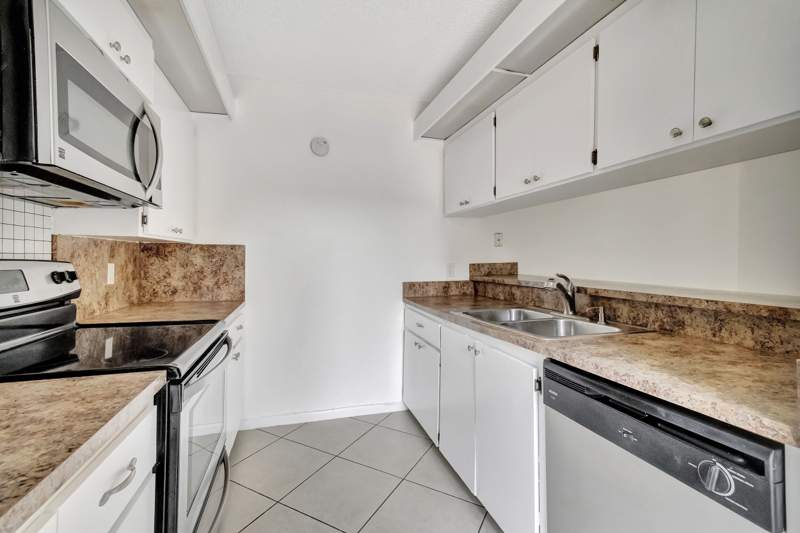 2 bedroom Townhouse at 311 3rd Way, Village Of Sandalwood Lakes 1, West Palm Beach — photo 3