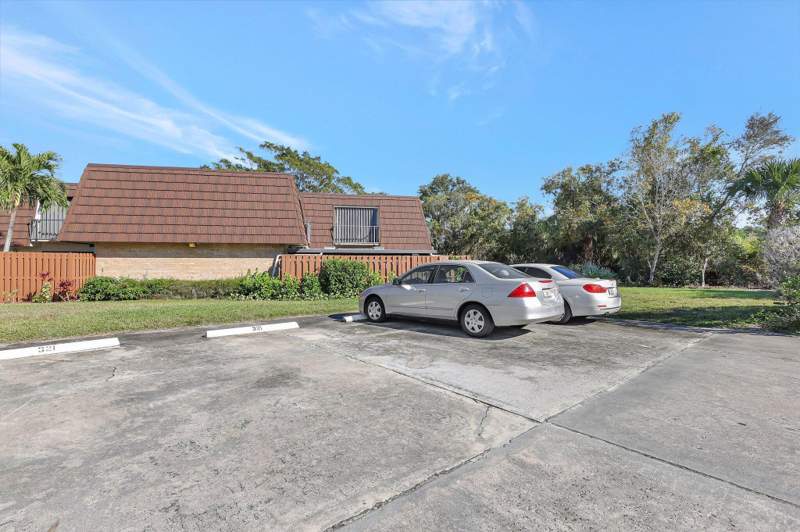 2 bedroom Townhouse at 5852 SE Riverboat Drive #321, River Pines, Stuart — photo 2