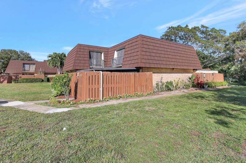 2 bedroom Townhouse at 5852 SE Riverboat Drive #321, River Pines, Stuart — photo 3