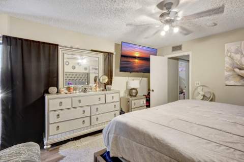 5852 SE Riverboat Drive #321, Stuart FL - photo 15 of 33