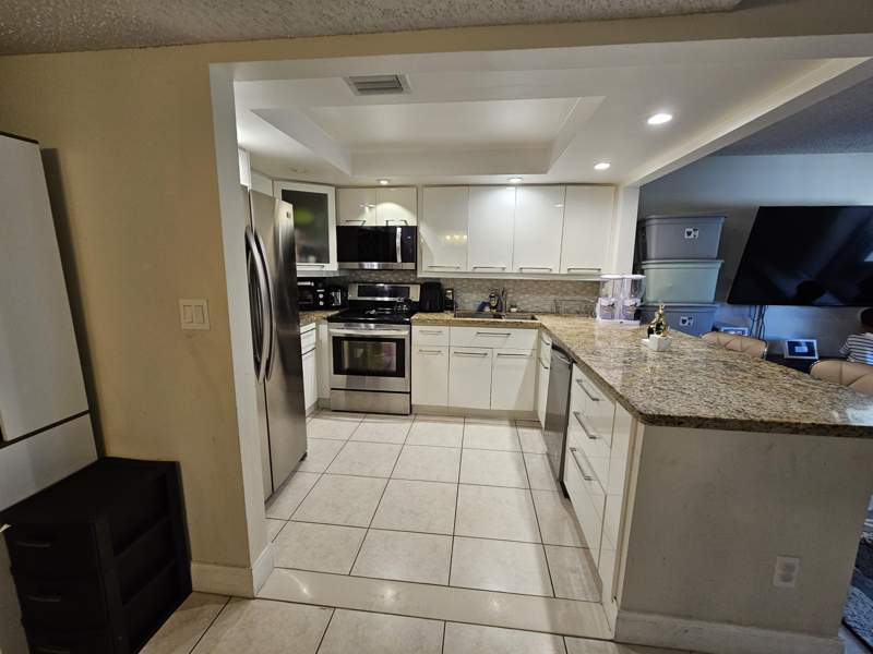 3 bedroom Condominium at 2617 N 40th Avenue, Villas Of Sheridan Condo, Hollywood — photo 4