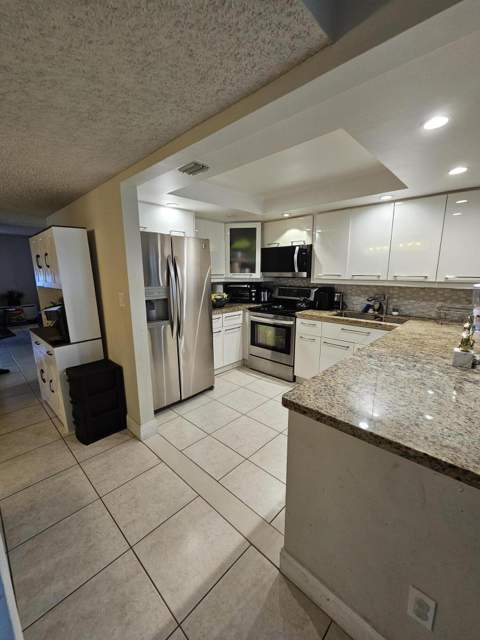 2617 N 40th Avenue, Hollywood FL - photo 6 of 30